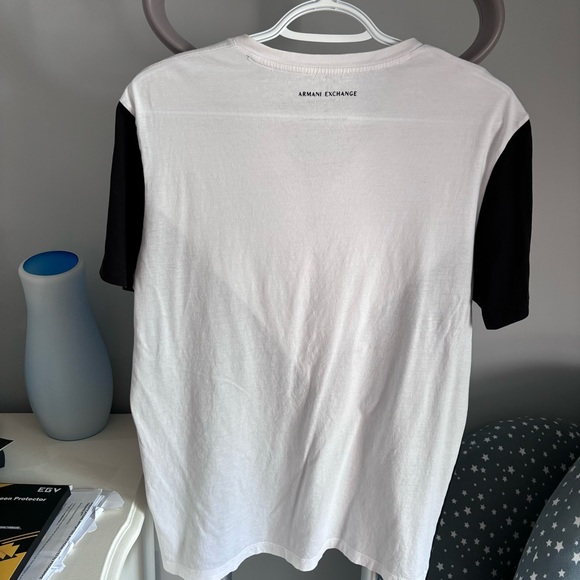 Armani exchange v-neck white and black logo t-shirt medium - Picture 4 of 4